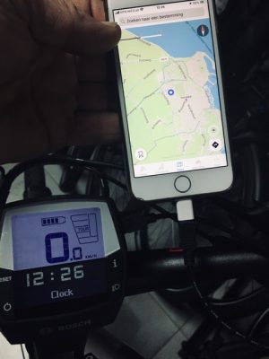 Bosch USB-laadkabel 300mm ,, A/B  iPhone ,,  plus Adapter/Lightning.